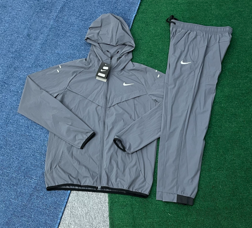 NIKE Tracksuit