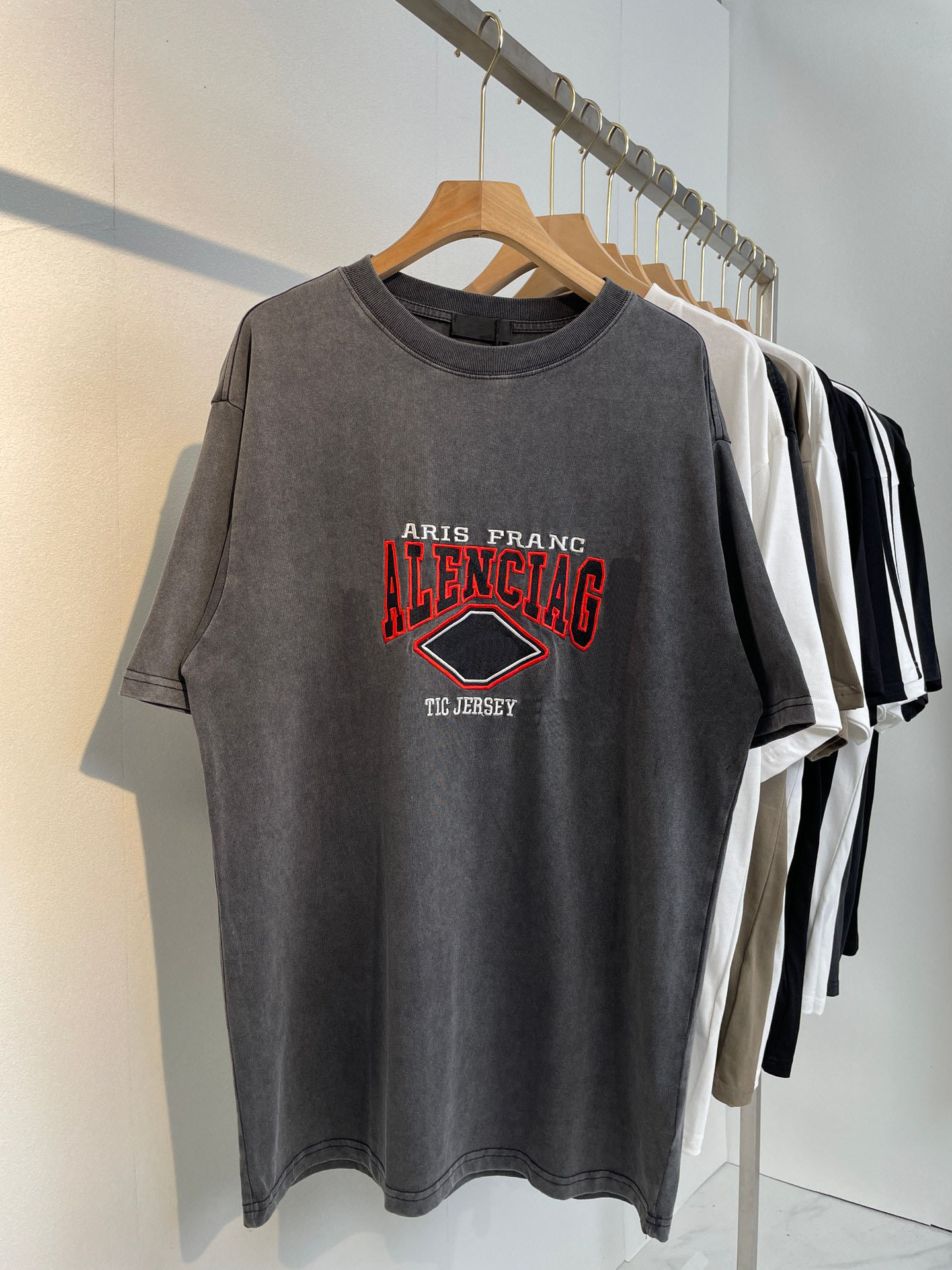 Cost-effective B Spring/Summer New Paris English letters double B embroidered washed loose men's and women's same short sleeve T-shirt