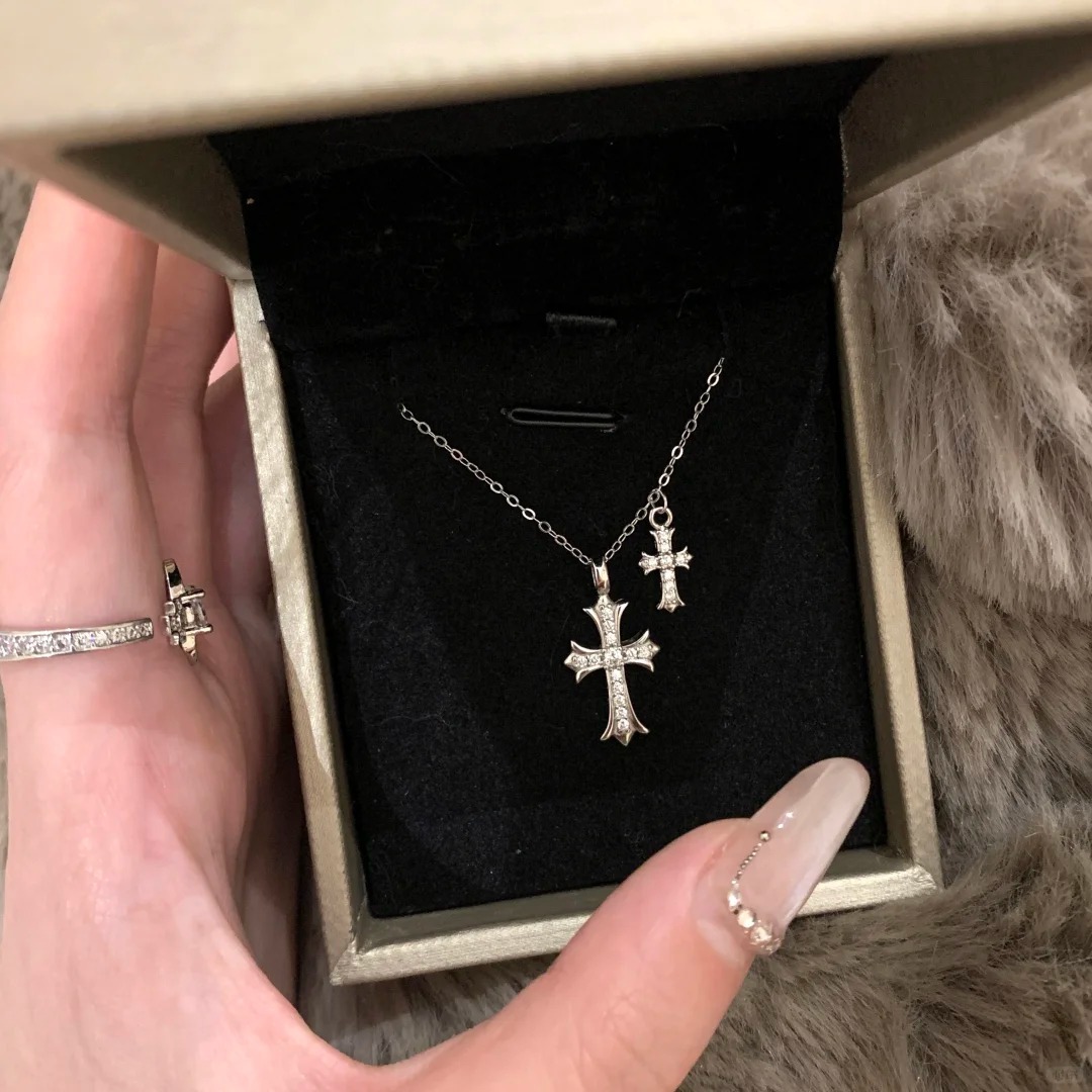 Double Cross Sparkling Diamond Necklace 2026 New Trendy Fashion Light Luxury Minimalist Style Titanium Steel Clavicle Chain Non-Fading Customizable