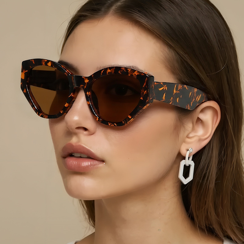 Thick Frame Cat-Eye Sunglasses for Women European and American New Ins Sunglasses for Men Fashion Stylish Holiday Sunshade Sunglasses Trendy