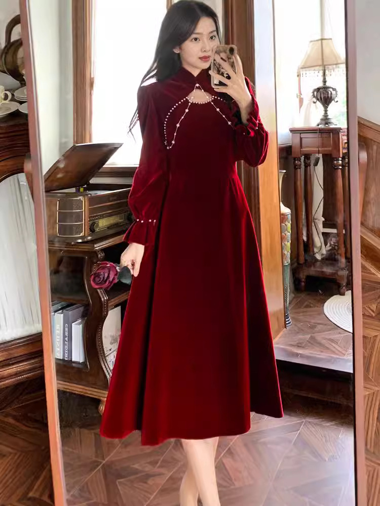 2026 New Burgundy French-Style Cheongsam Toast Dress Velvet Petite Engagement Dress Winter Formal Dress for Women