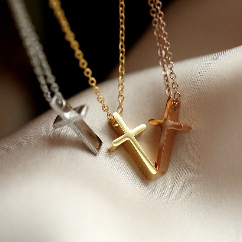 Cross Necklace for Women 2024 New Hot Style Accessible Luxury Niche Titanium Steel Non-Fading Color Gold Clavicle Chain Accessories for Women