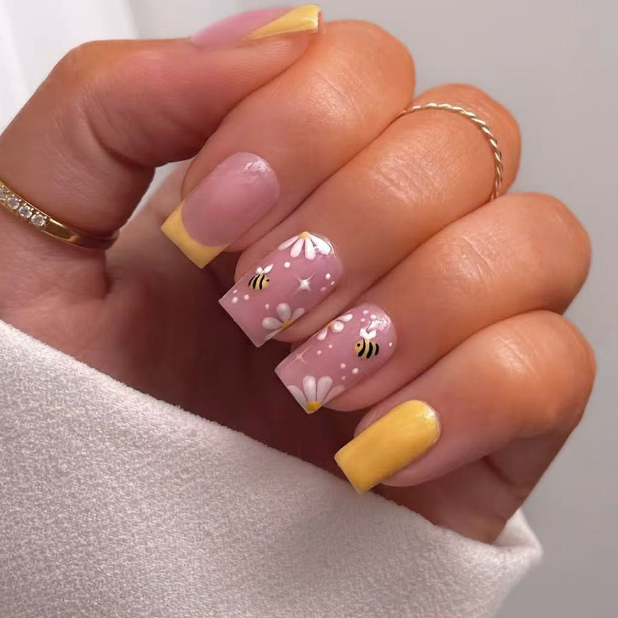 Short Glossy Square Nails, European and American Cross-Border Spring Style, Yellow French Style, White Flowers, Cute Little Bee Design, Wearable Nails 24