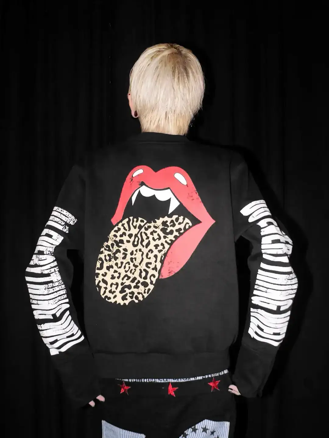 Detw 25Aw* Original Niche Light Leopard Print Fun Tongue Print Rivet Design Long-Sleeve Sweatshirt for Men and Women