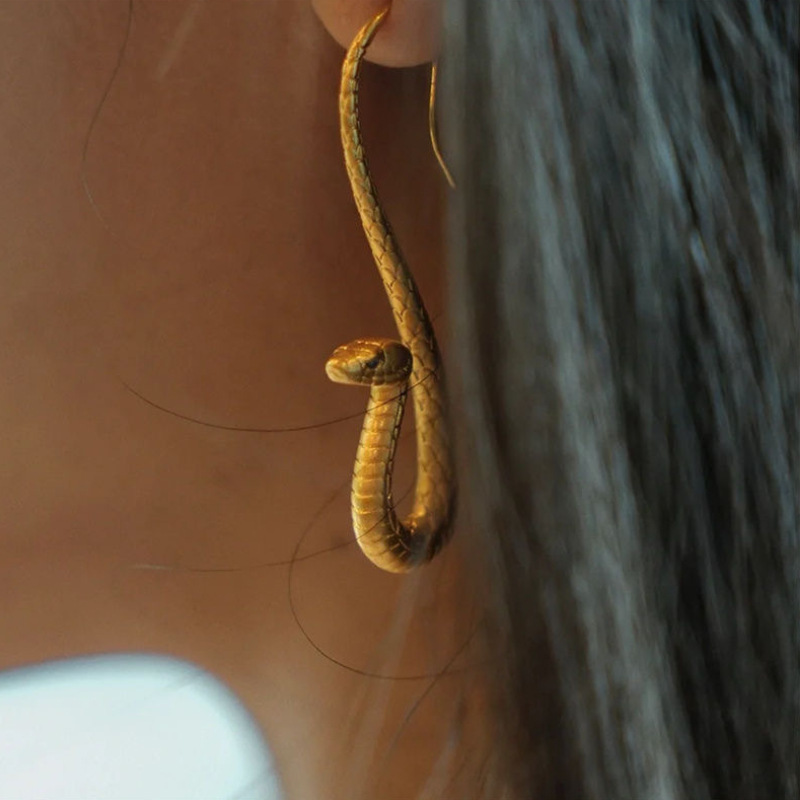 Cross-border Europe and the United States personality exaggerated earrings spirit snake king cobra retro creative design high sense earrings wholesale