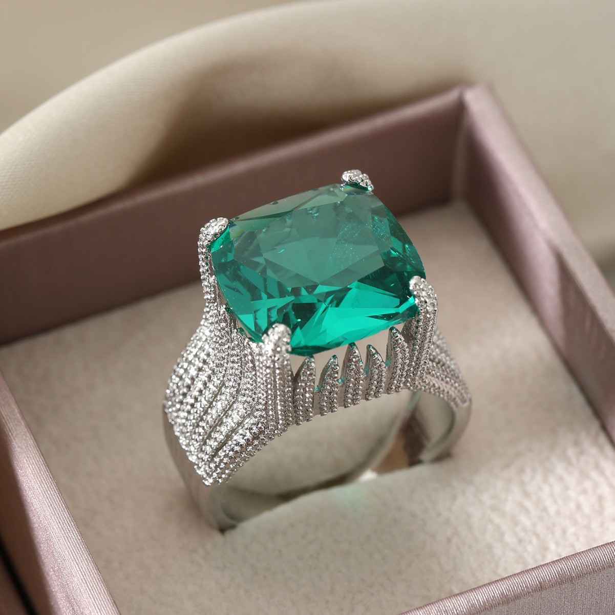 in stock high-grade red geometric domineering ring generous exaggerated fashion personalized emerald ring bracelet