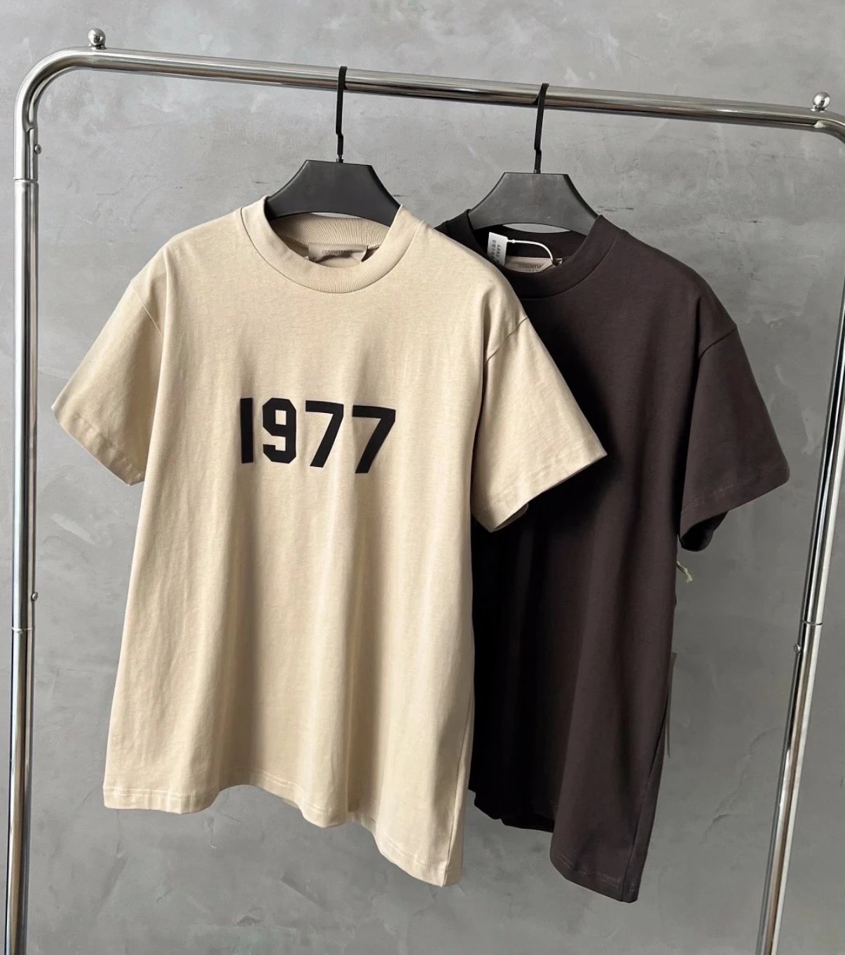 77 短袖套装 WhatsAPP+86 150 8026 7177