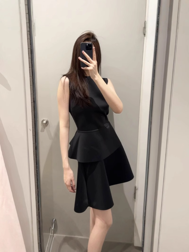 Standard Fit Deconstructed Pleated Hepburn-Style Little Black Dress Sleeveless Top 2026 Spring New Women's Slim-Fit Skirt