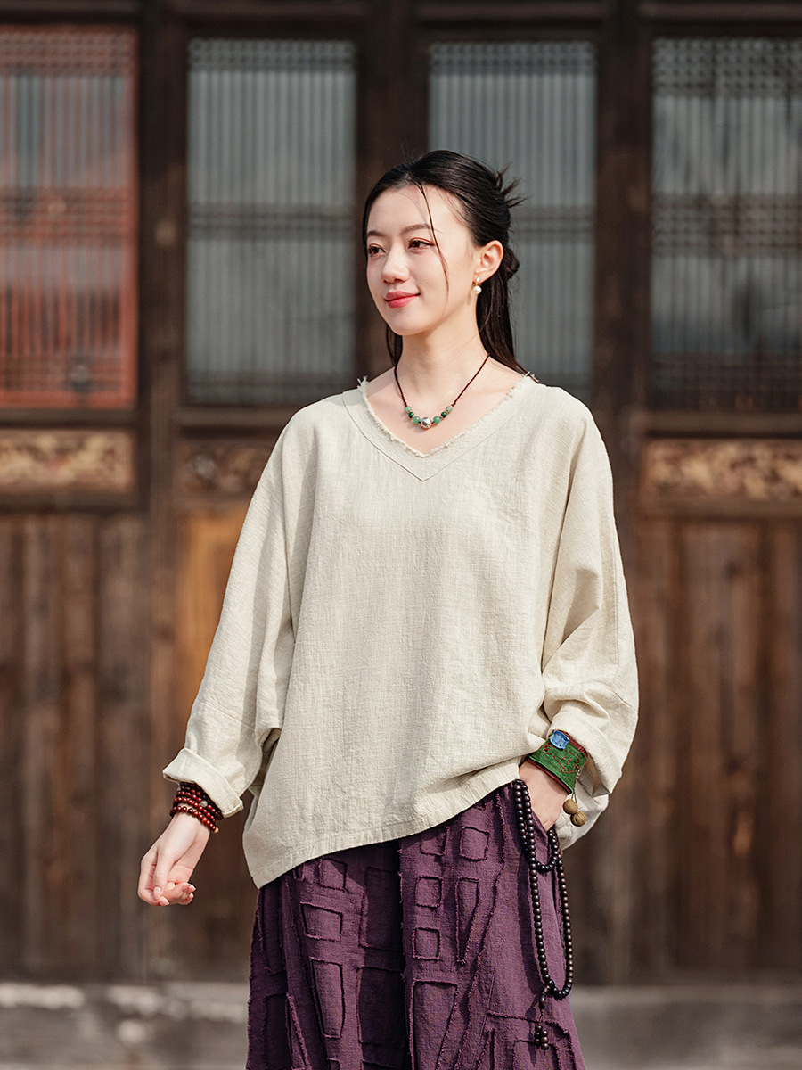 Design Sense Small Style Original Cloth Shirt Women's Top New Spring Loose V-neck Lazy Bat Sleeve Pullover T-shirt