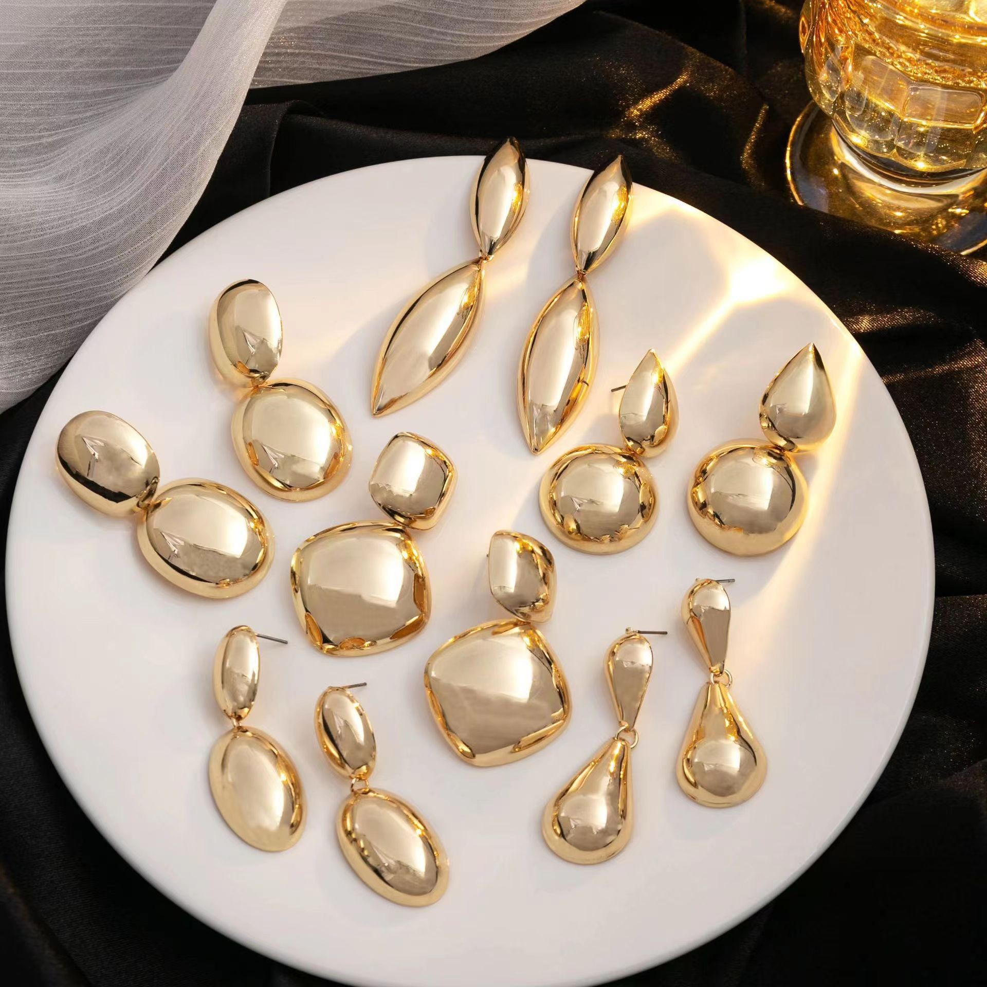 European and American Cross-border Exaggerated Distinctive Geometric Round Earrings Simple Metal Scenery Surface Water Drop Oval All-match Earrings