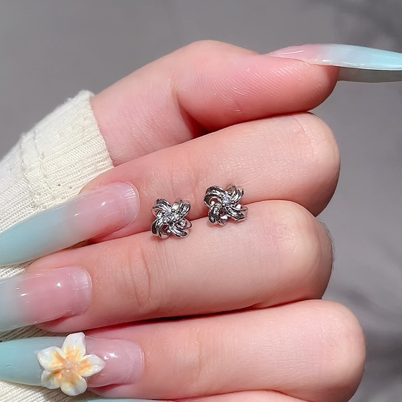 Korean version of simple geometric zircon earrings women's fashion commuter rotating earrings small personality net red earrings wholesale fashion