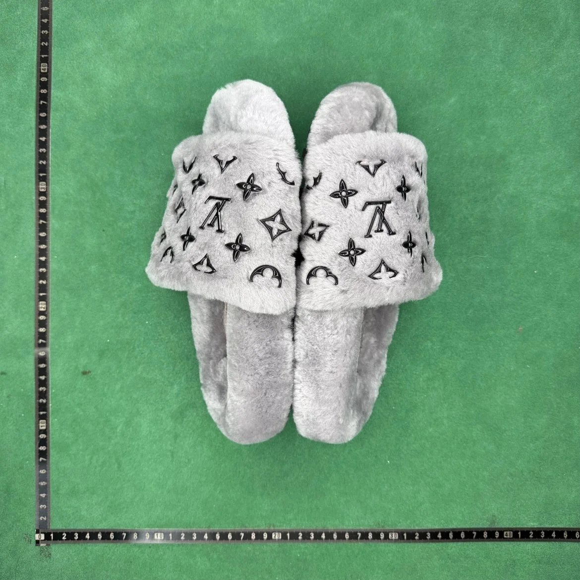 Louis Vuitton Slippers