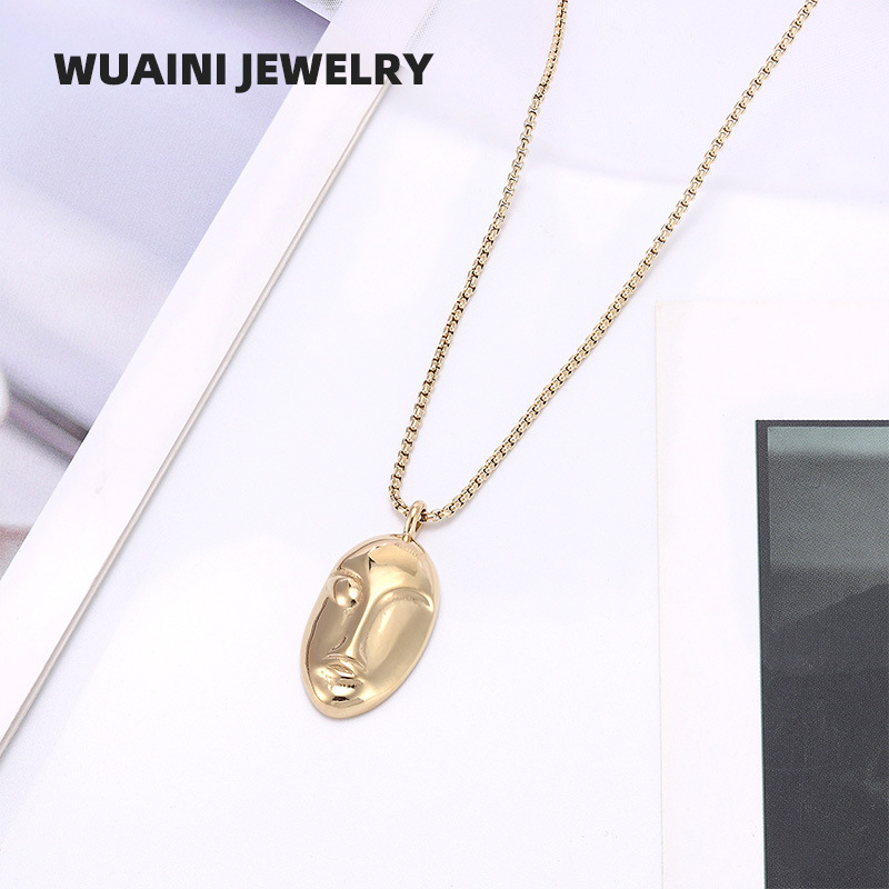European and American Face Mask Pendant Necklace for Women, Non-Fading Clavicle Chain, Titanium Steel Electroplated with 14K Gold, Exquisite and Fashionable