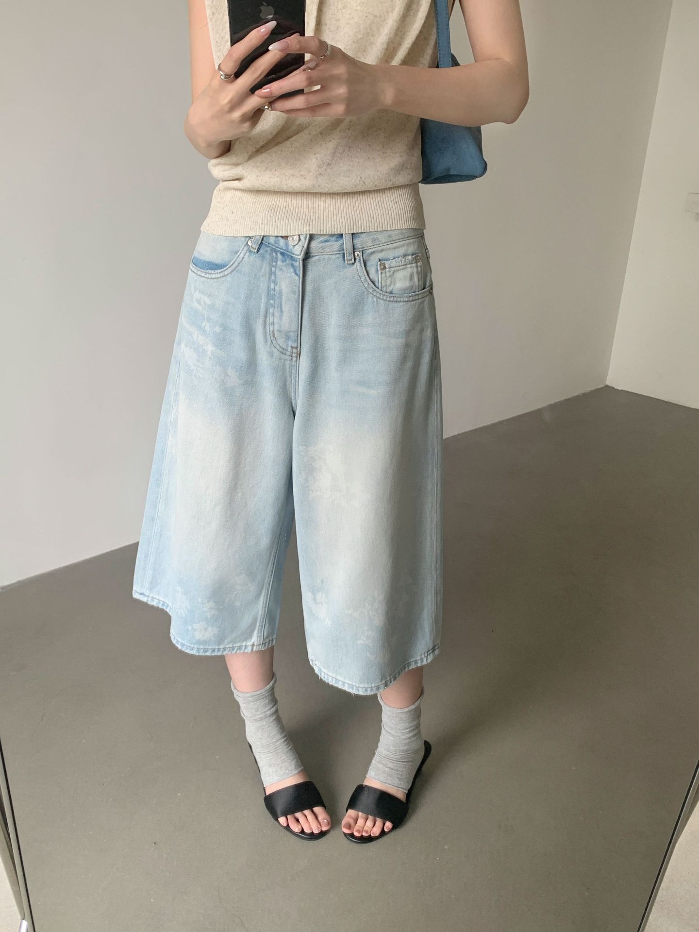 Gagd "Korean Women's Seven-Quarter Jeans" Light Blue Printed Distressed Washed Soft Thin Casual Jeans