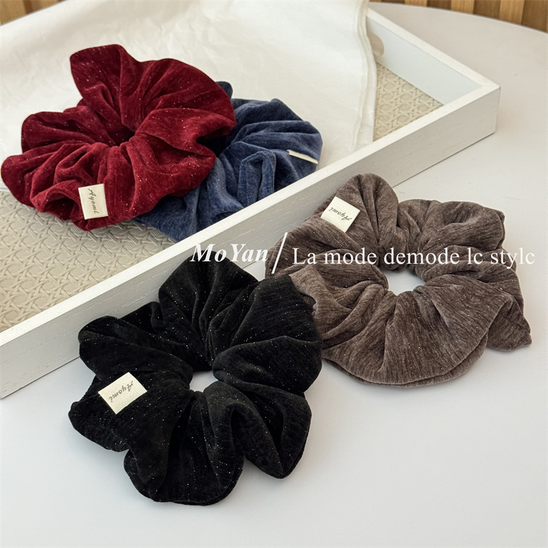 Minimalist Double-Sided Silver Silk Snow Velvet Scrunchie with a High-End Feel, Fine Glitter Ponytail Hair Tie, Versatile and Elegant Hair Accessory