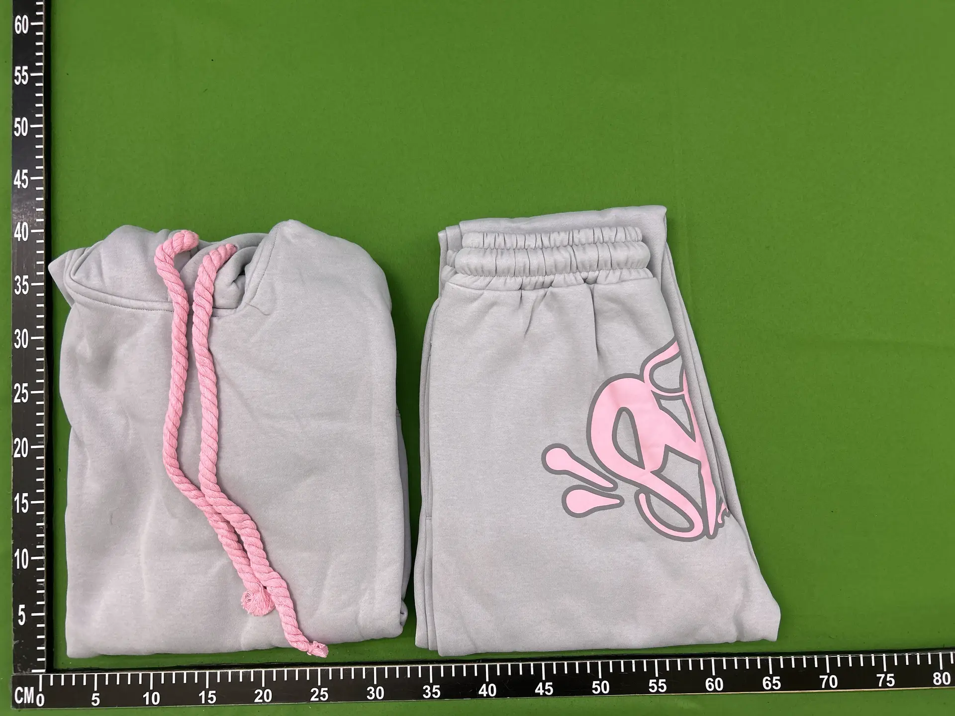 Grey tracksuit with pink logo
