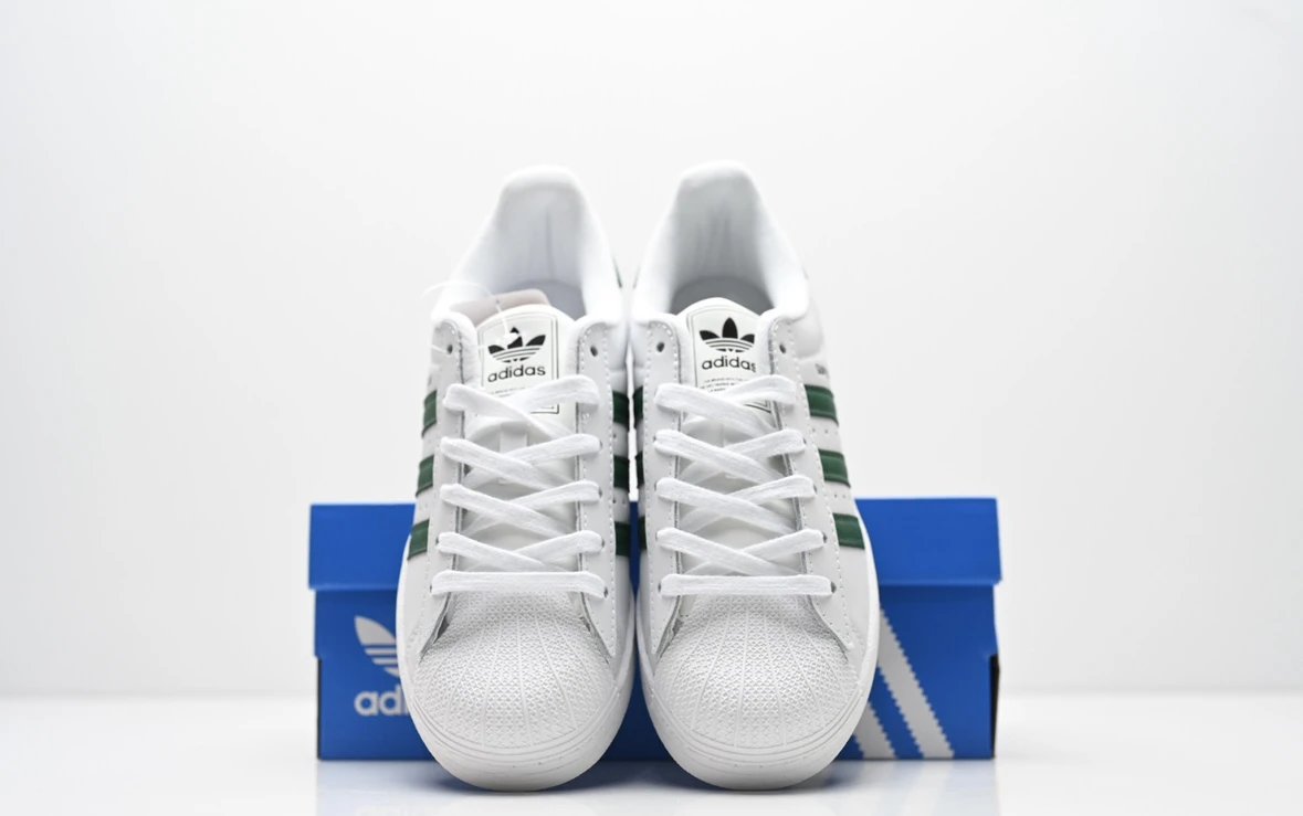 adidas Superstar