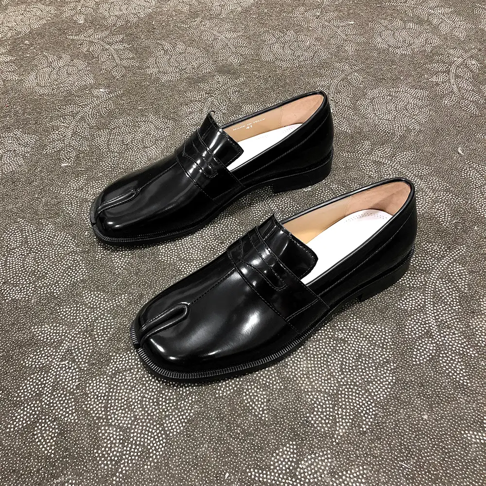 Old Wang's Shoes: Tabi Split-Toe Loafers Slip-On Genuine Leather for Men and Women Flats British Style Small Leather Shoes