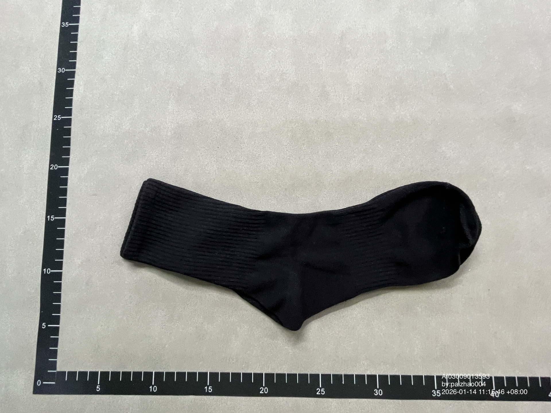 Men's mid-tube socks towel bottom autumn and winter thickened sports leisure explosions spring and summer thin basketball white women's stockings QC