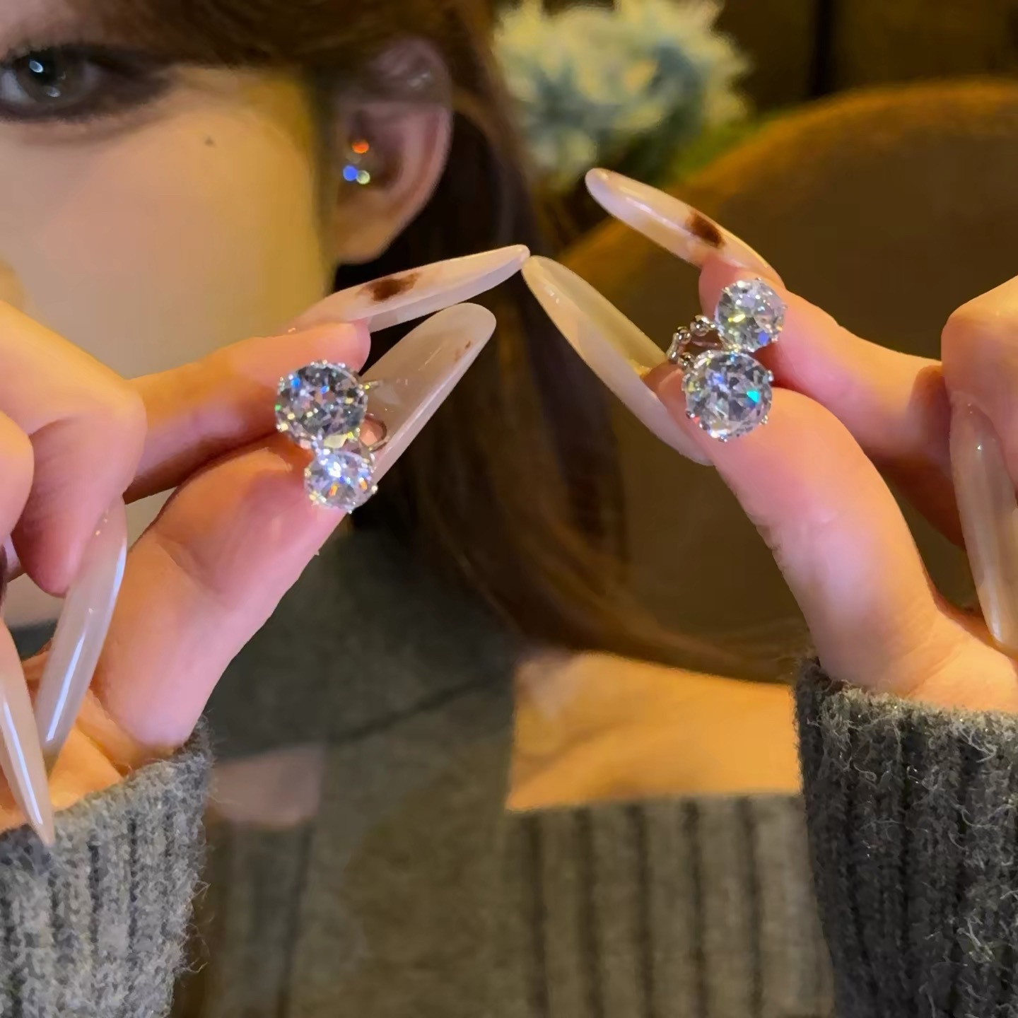 Super Shiny Double Zircon Ear Cuff for Women Without Pierced Ears, Exquisite Light Luxury Niche Design, Stylish and Unique Minimalist Earrings for Women