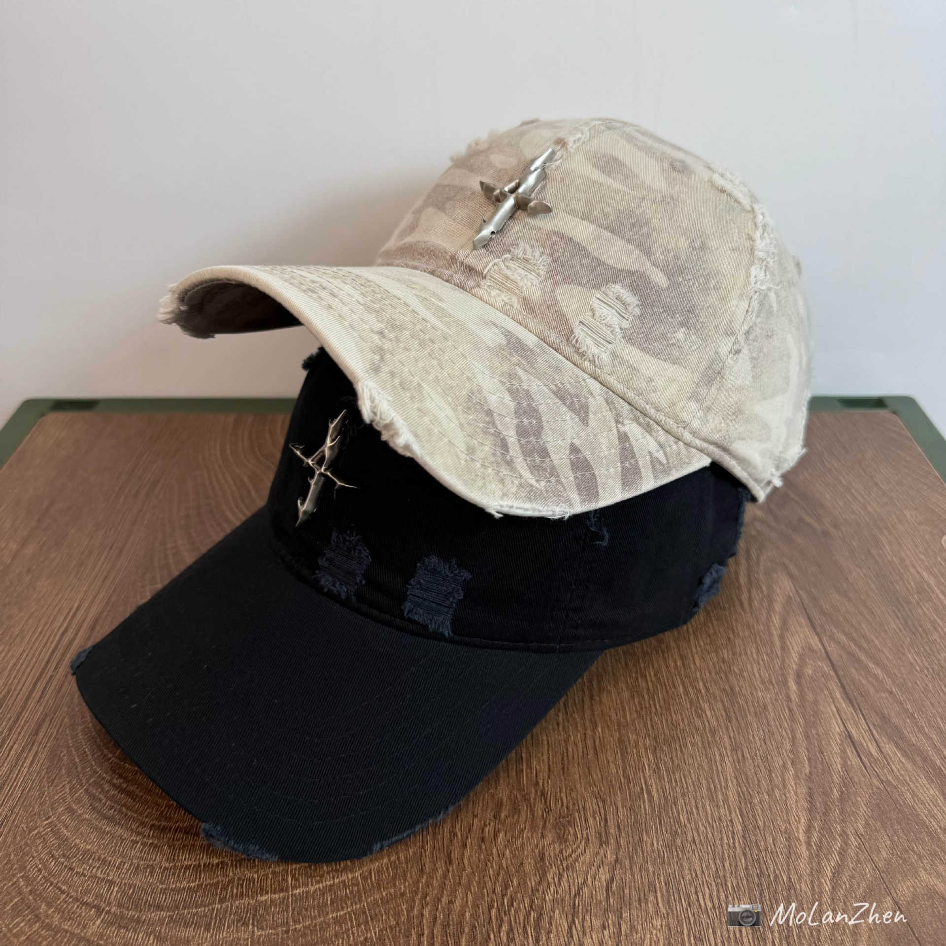 American Retro Camouflage Distressed Baseball Cap with Metal Cross Logo, Hip-Hop Street Fashion, Trendy and Versatile New Style