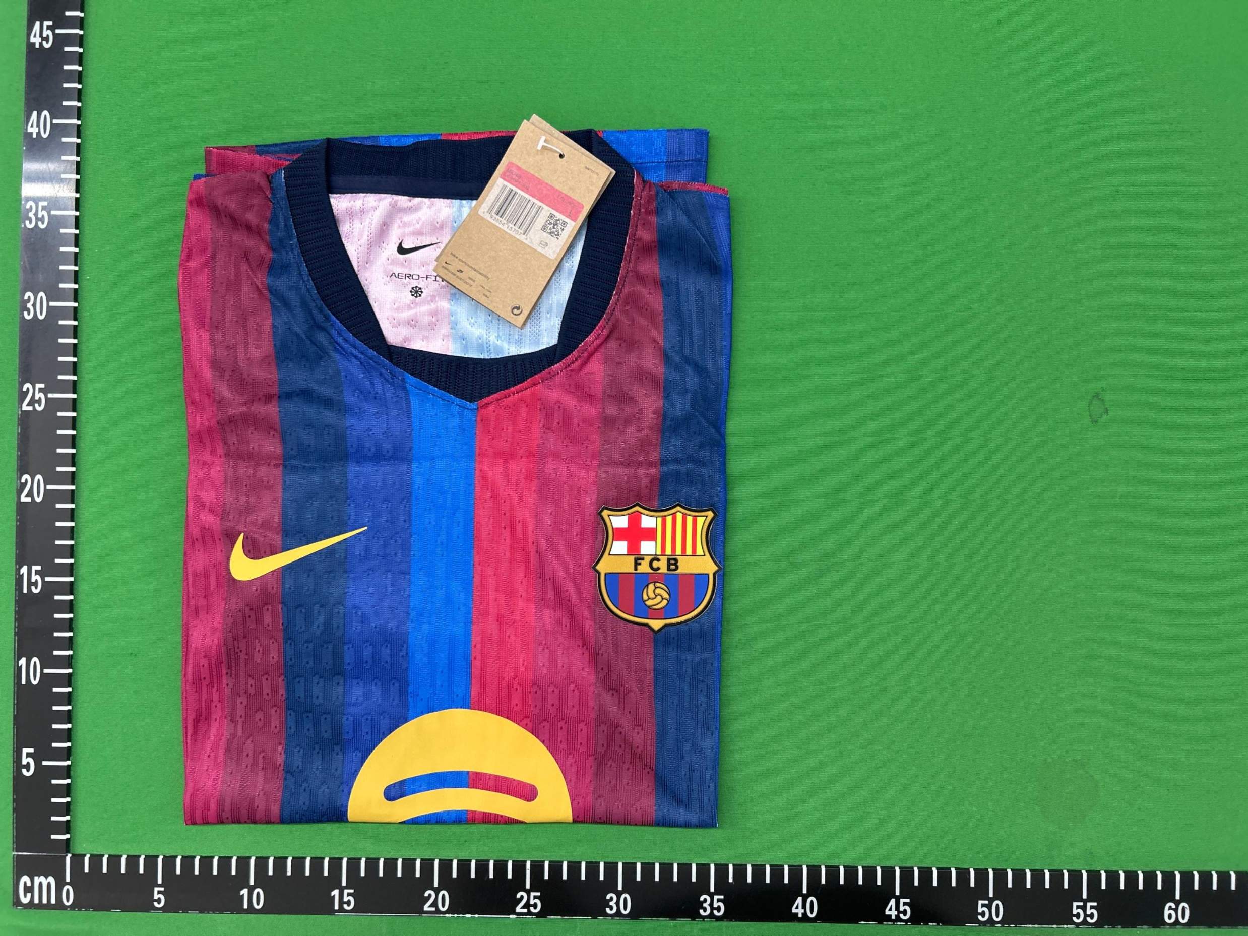 Right Hook, Left Shield with a Cross and Vertical Stripes Inside, Ball with Three Hollow Lines Inside the Front Circle, Red and Blue Vertical Striped Jersey 88053108 QC