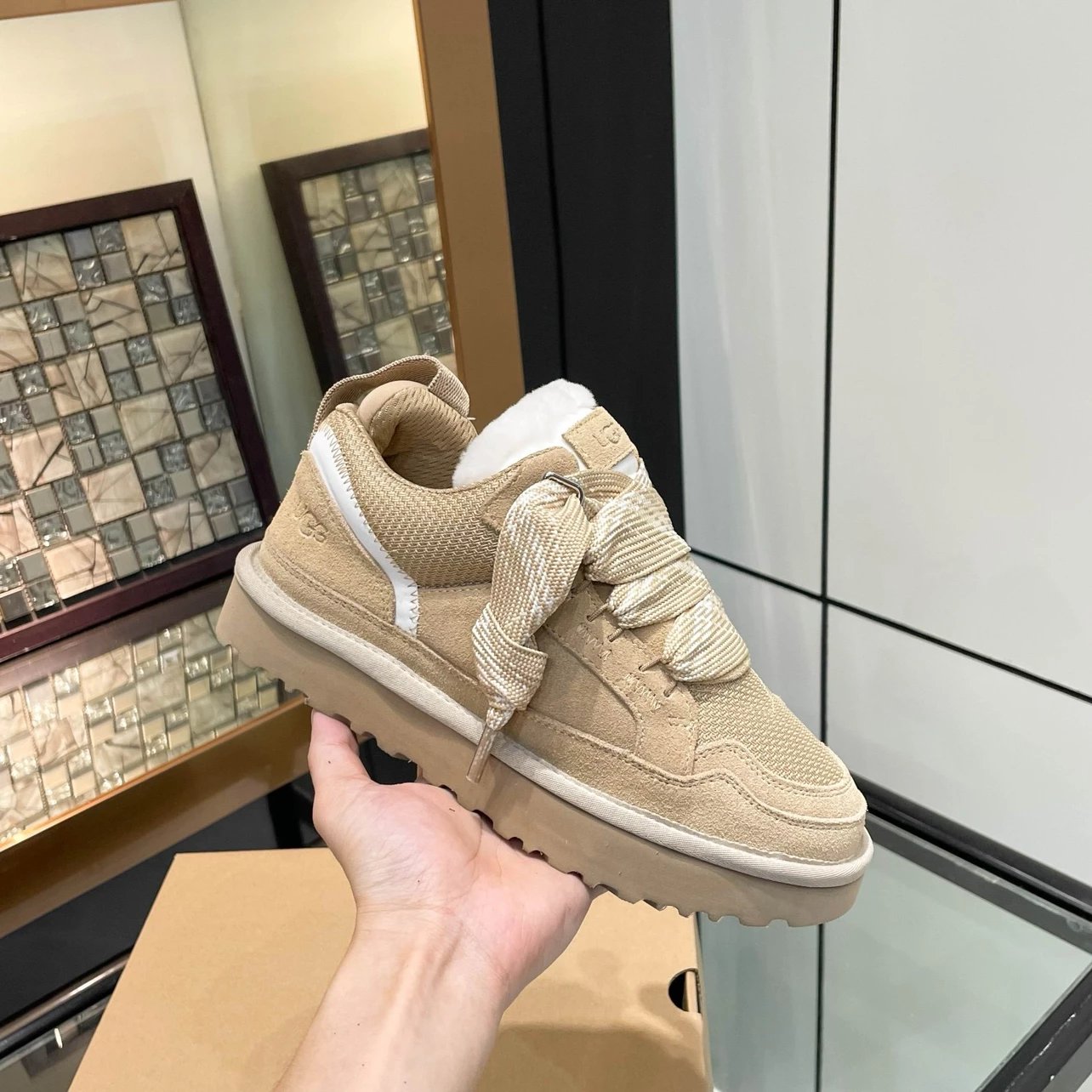 U*G梅尔休闲鞋  For more styles, contact WhatsApp +85244126288
