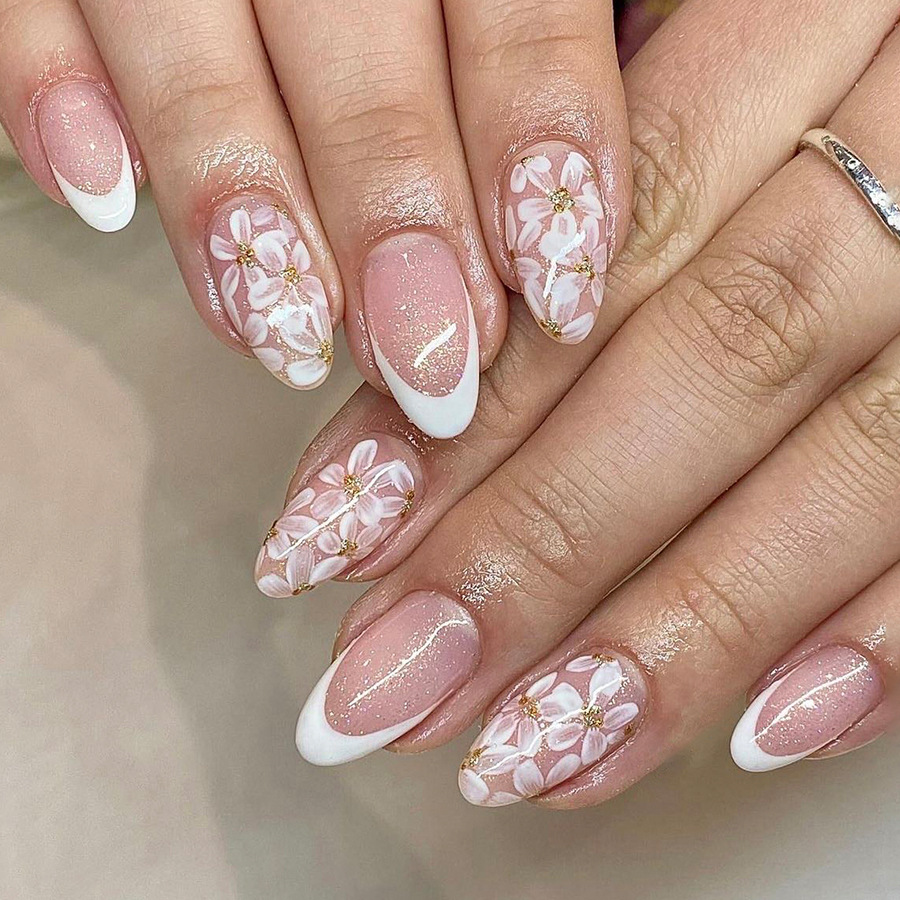 Short Bright Noodles Almond Armor Europe and the United States Cross-border Foreign Trade French Temperament Bright Pink Flowers Removable Wear Manicure 24 Pieces