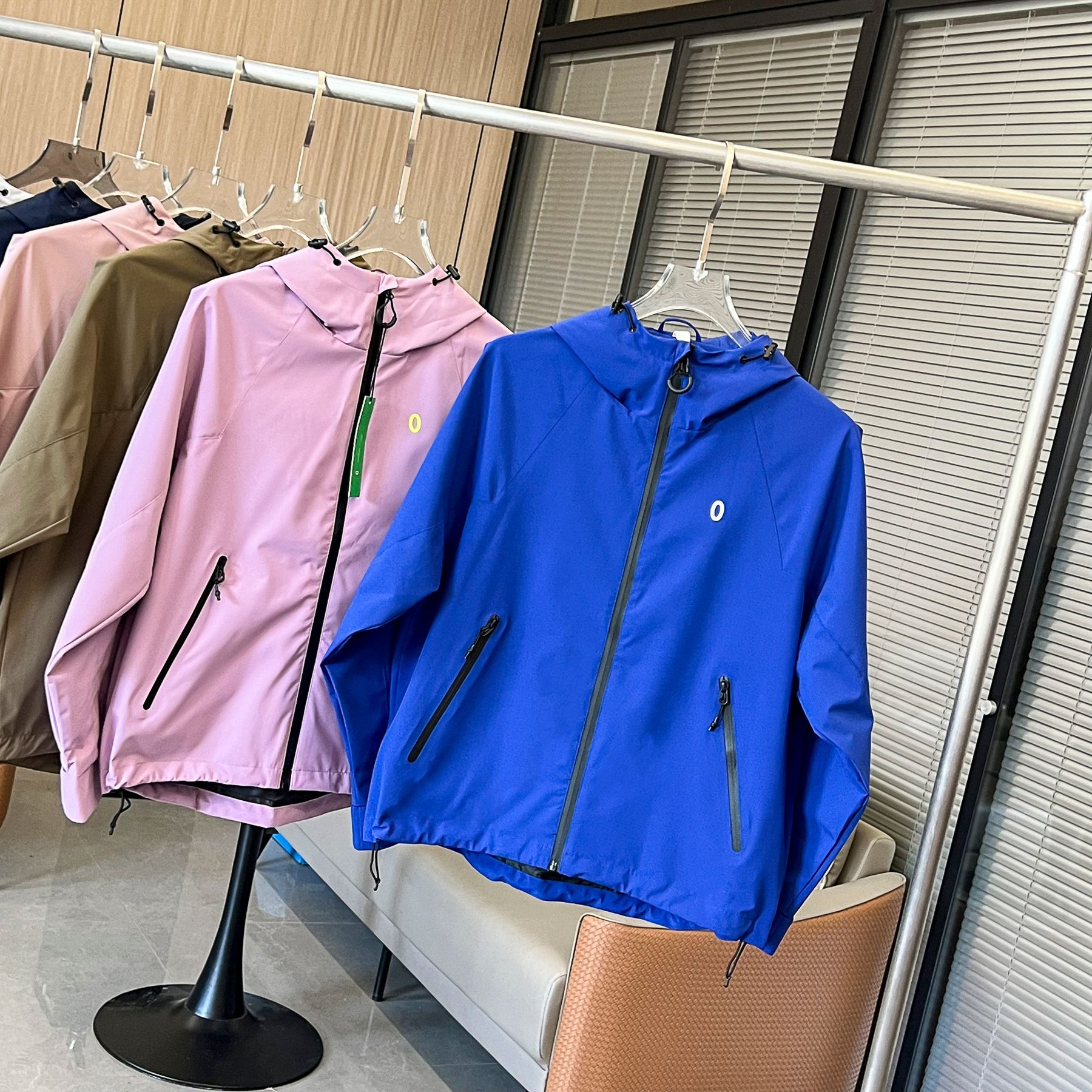 Dopamine Color Scheme! Outdoor Mountain-Style Breathable Water-Repellent Hooded Jacket for Men and Women, Couple's Style