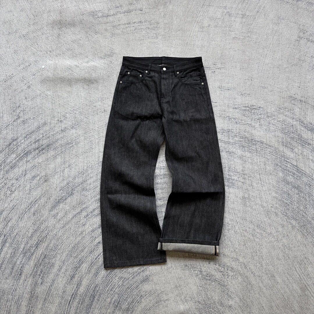 Red-Edged Denim with a Dull Finish