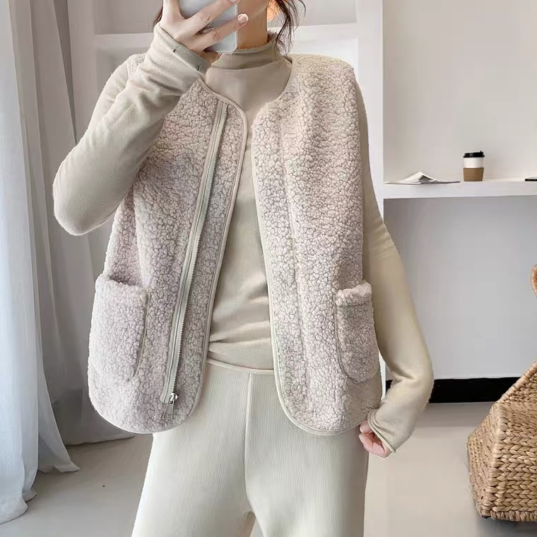 Fall 2023 Women's fur one-piece lamb fur vest coat women's winter outdoor fashionable all-match short waistcoat