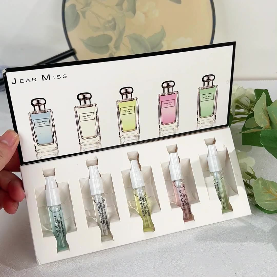 Small town Yixiang ladies perfume sample gift box trial pack lasting light fragrance Q version men's perfume set wholesale 3ml