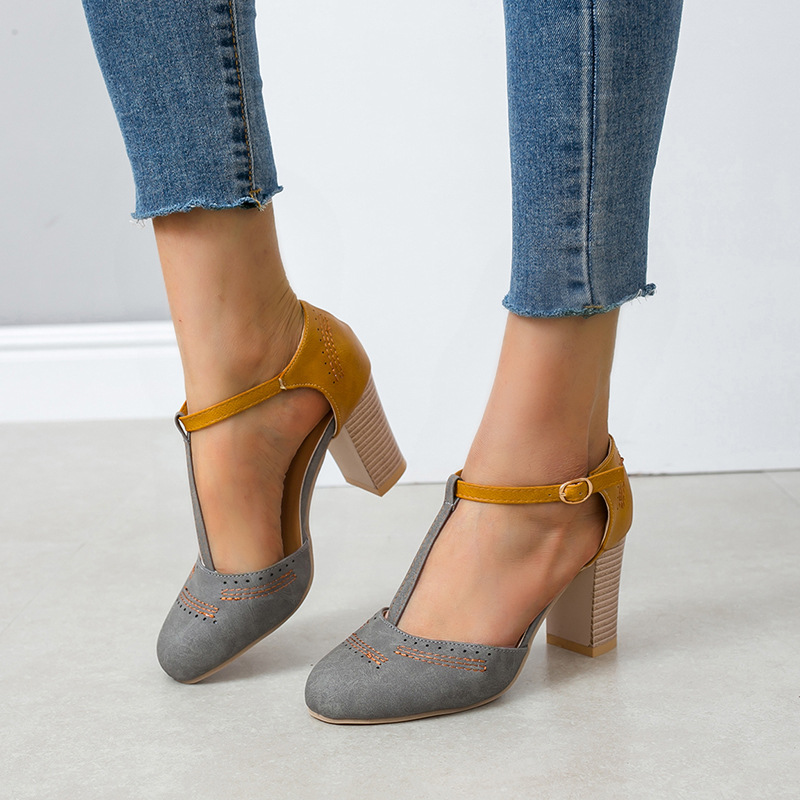 2020 New Style 35-43 Fashionable High-Heeled Shoes, Large Size, Breathable Hollow-Out Chunky Heel Sandals for Summer, Trendy Women's Shoes