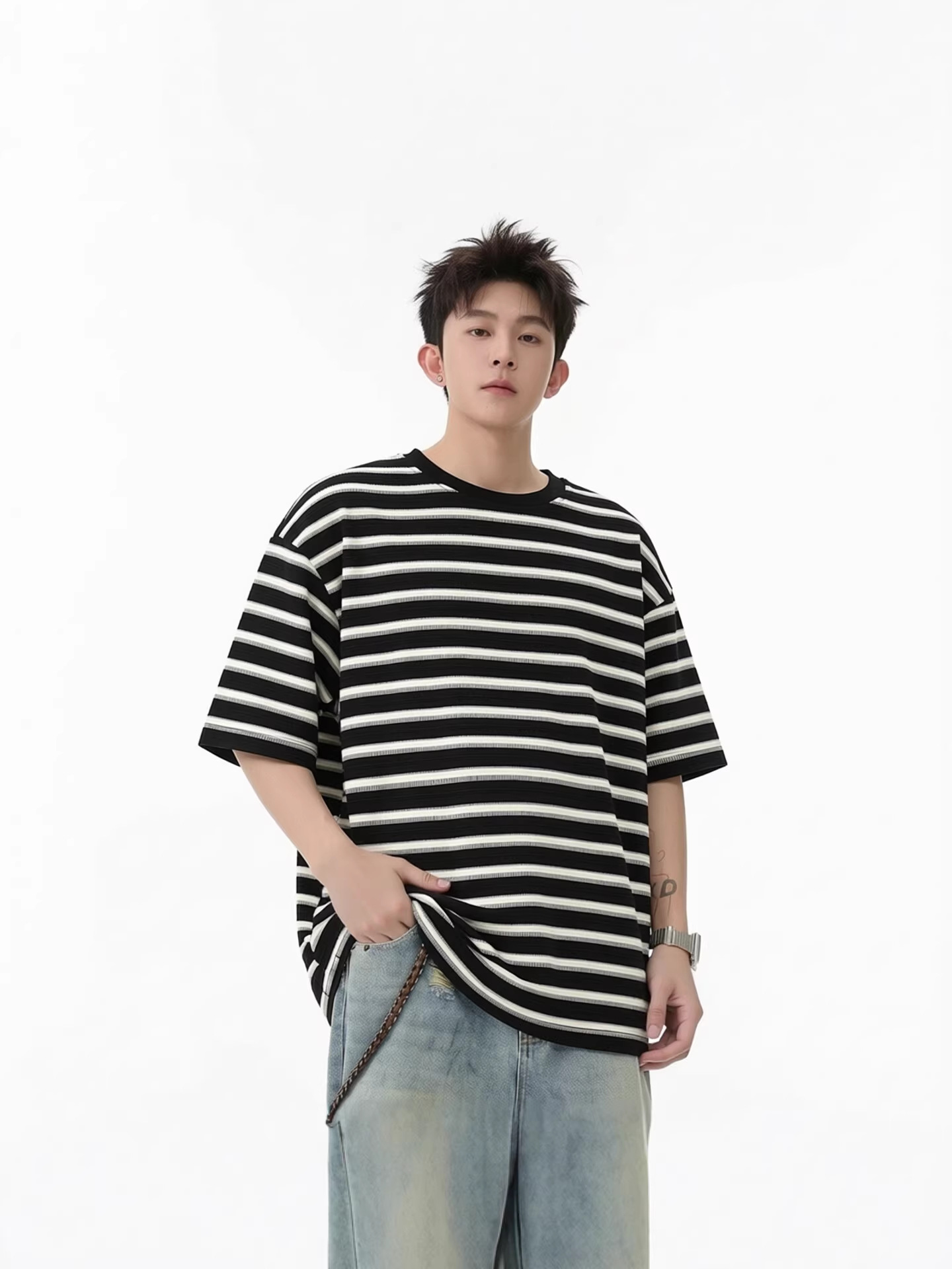 Summer New Short-Sleeved T-Shirt for Men, Striped Loose-Fitting Japanese Retro T-Shirt, Couple Style, Versatile Casual Round-Neck T-Shirt