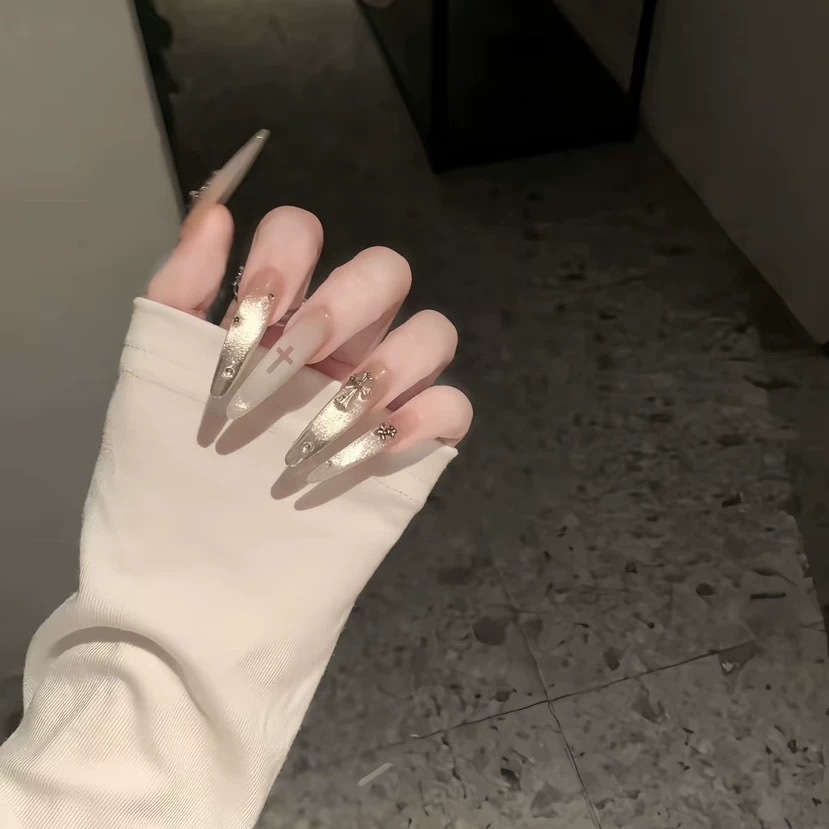 【Silver Mountain Spring】New Style Nude Color High-End Long Nail Tips with Rhinestones, Nail Stickers That Enhance Complexion, Wearable Nails