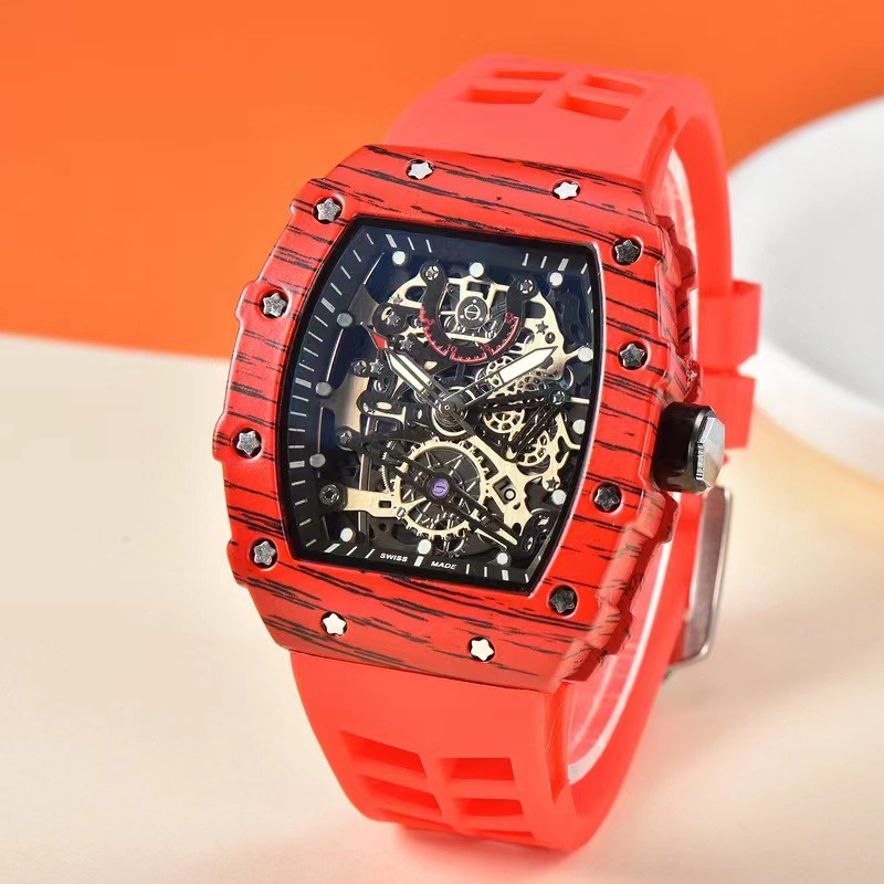Factory Direct supply wood grain wine barrel type three-pin quartz calendar Business Men's Watch