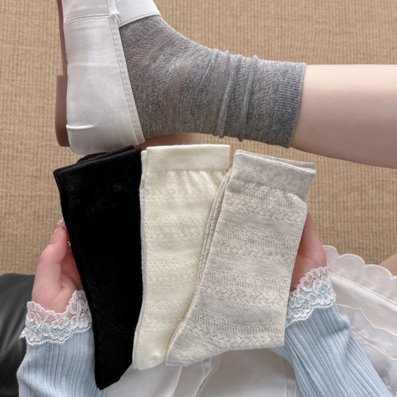 Spring and Summer Vintage Hollow-Out Patterned Socks for Women, Court-Style Breathable Thin Mesh Seamless Mid-Tube Slouch Socks