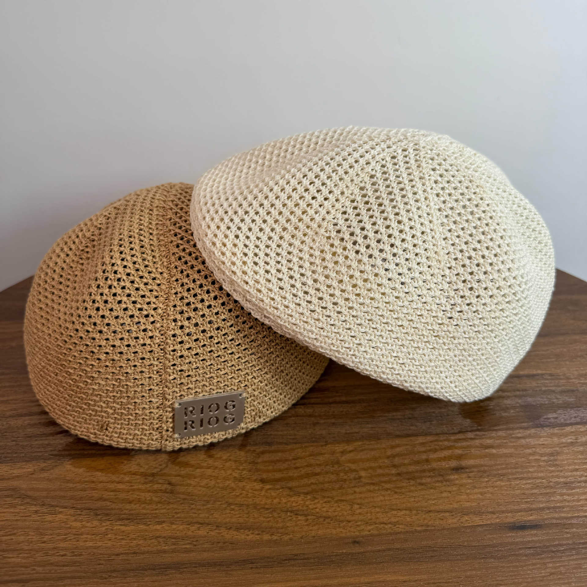Japanese-Style Artistic Beret, Breathable Hollow-Out Woven Artist Hat for Spring and Summer, Versatile and Stylish, Can Be Worn Backwards to Make the Face Look Smaller