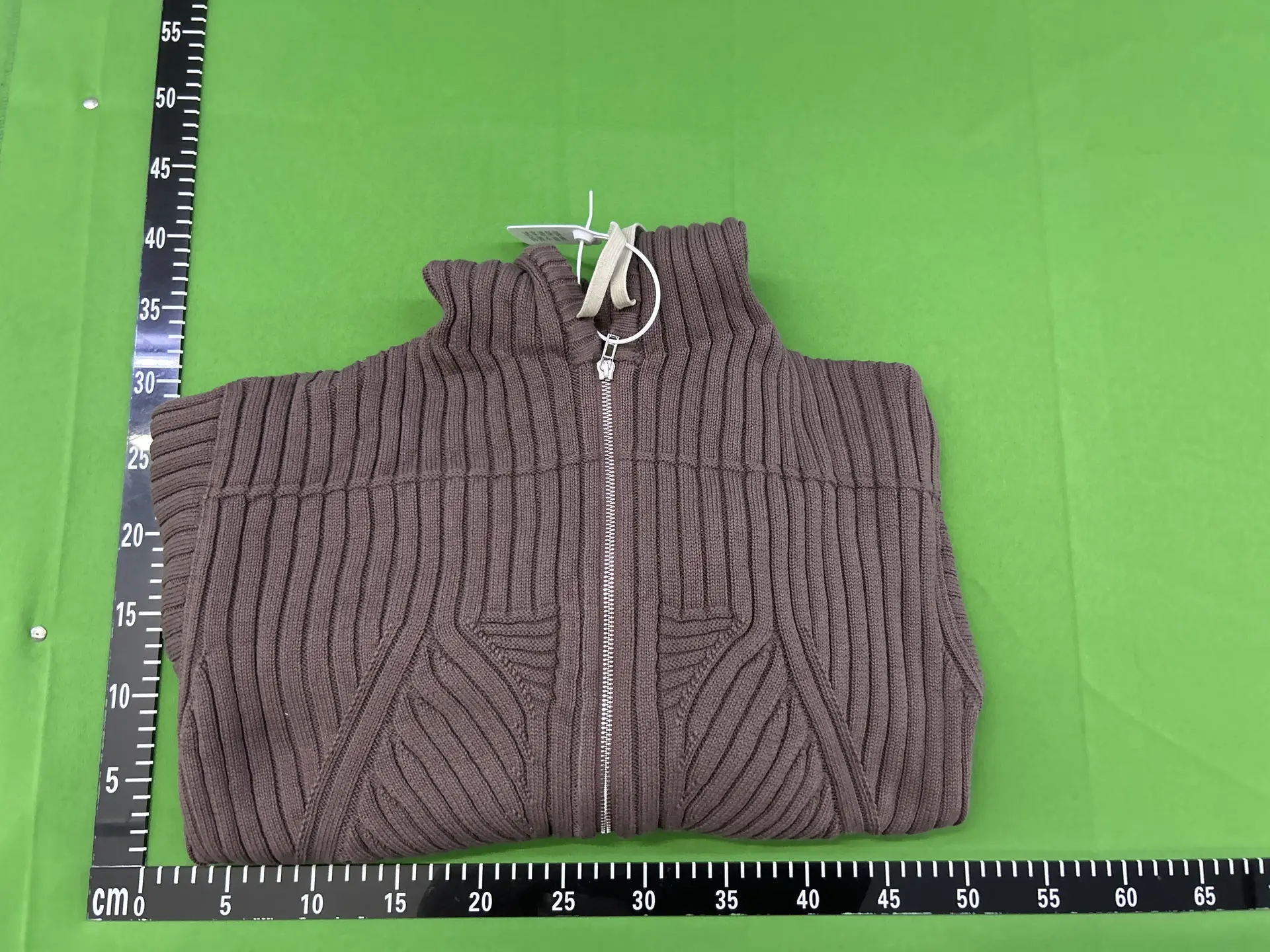 Ribbed knit zip-up sweater brown
