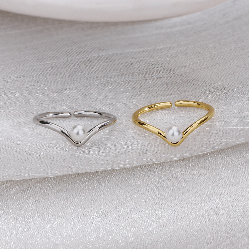 New Korean style V-shaped pearl ring simple temperament cold style small fresh ring fashion jewelry one-piece delivery