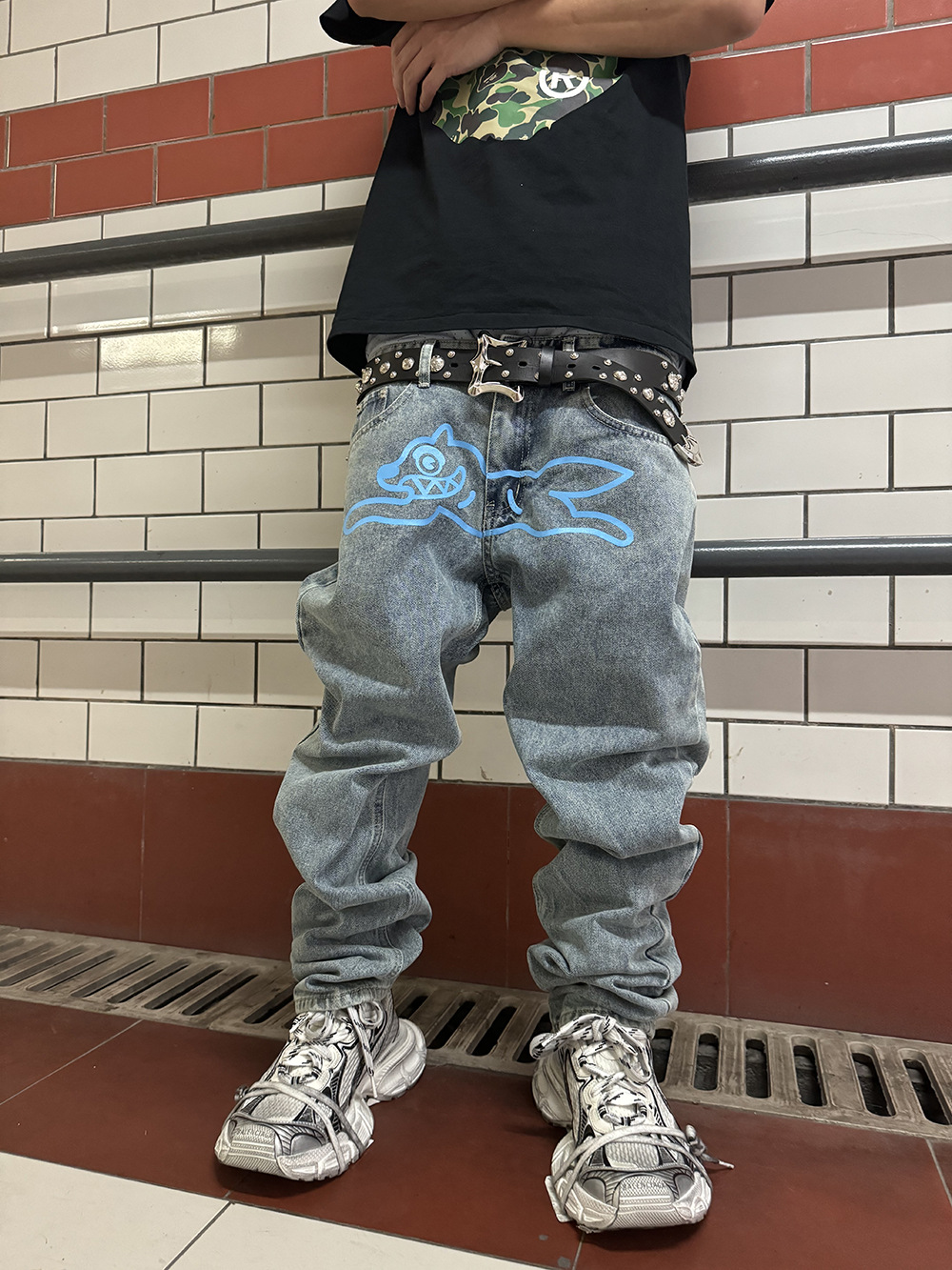 Super Discount Retro American High Street Hip-Hop Flying Dog Print Jeans Men's Trendy Brand Loose Pants foto QC de 1688 en Qualit.ly