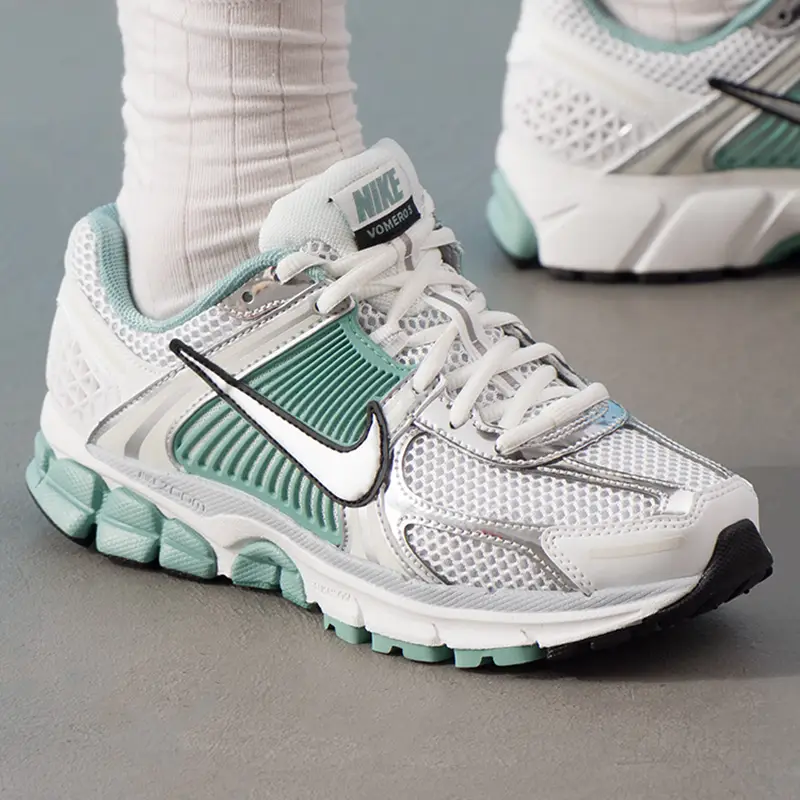 Nike Women's Shoes 2025 Summer New Vomero 5 Casual Shoes Retro Fashion Dad Shoes Breathable Shock-Absorbing Running Shoes