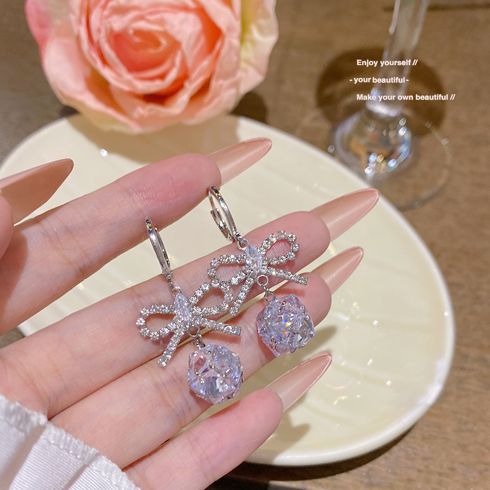 Korean-Style Sweet Bowknot Earrings with Silver Needles, Light Luxury Super Shiny Crystal Ball Earrings, Elegant Niche Versatile Earrings Wholesale