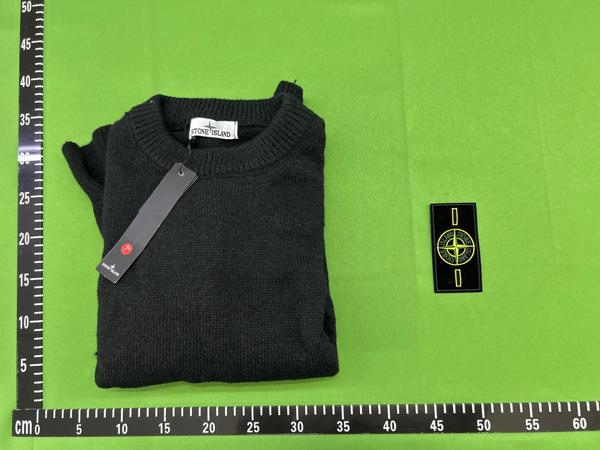 Trendy round neck Stone stone side label sleeve label sweater for autumn and winter warm couple pullover long hair jacket
