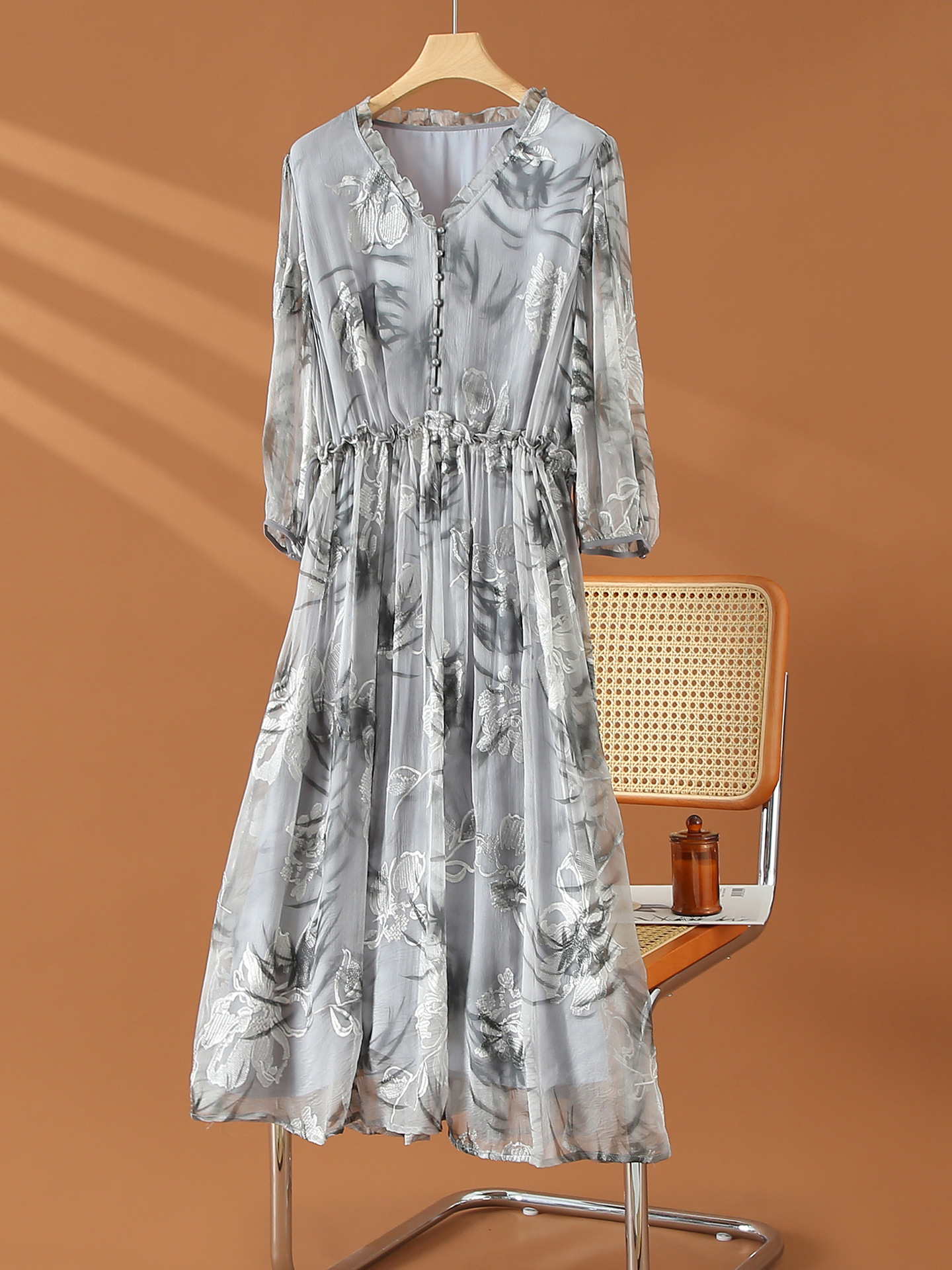 100 Mulberry Silk V-neck Embroidered Skirt 2024 Summer New Fresh Style College Fairy Style Silk Mid-length Straight Skirt