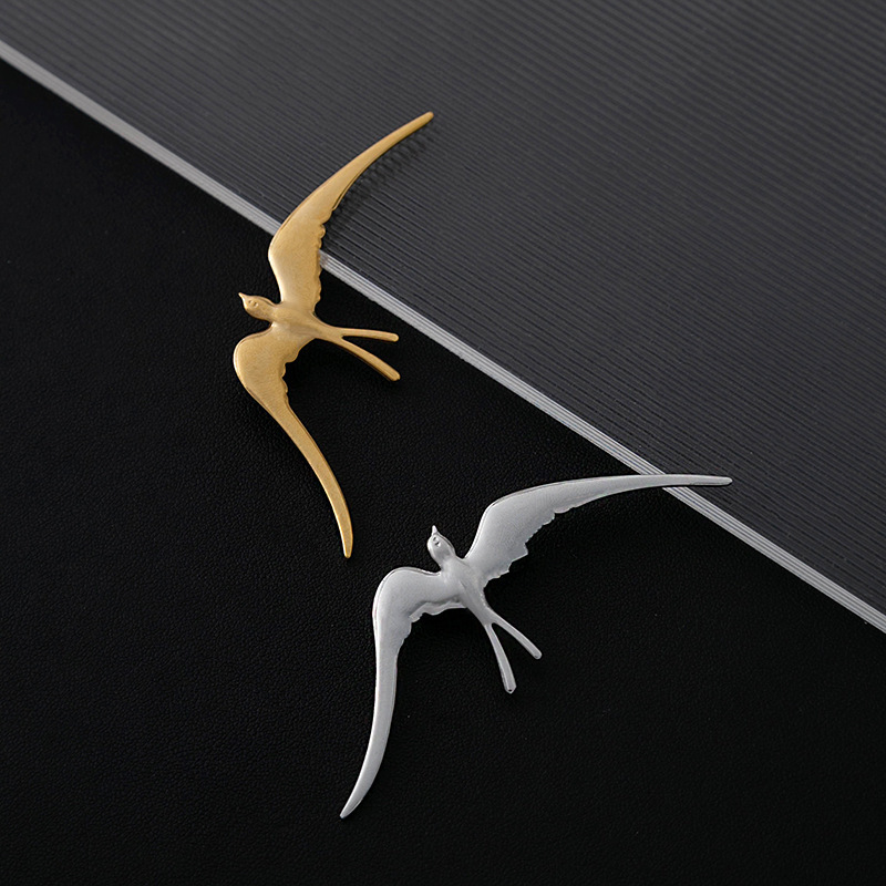 European and American retro new metal animal brooch light luxury high-grade versatile clothing swallow pin accessories wholesale