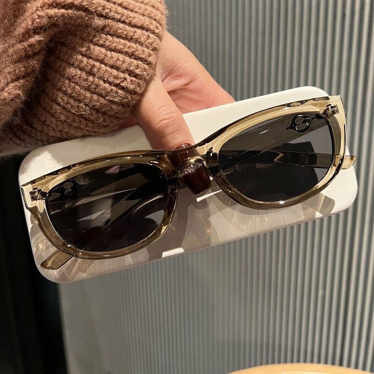 British Cherry Koko Olive Green Cat-Eye Sunglasses for Women Showing Small Faces and Concave Shape Sunshade Street Style Sunglasses