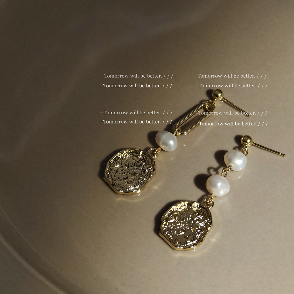 European and American Asymmetric Metal Pendant Freshwater Pearl Earrings Women Japanese and Korean Design Sense Niche Earrings High Quality Wholesale