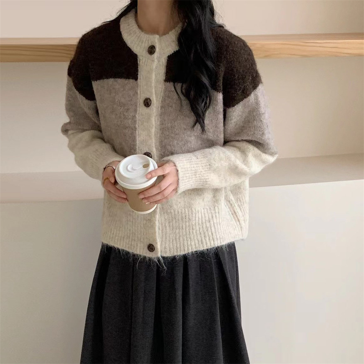 Contrast Color Stripesd Sweater Jacket for Women Autumn and Winter 2025 New Retro Lazy Style Design Versatile Knitted Cardigan for Women