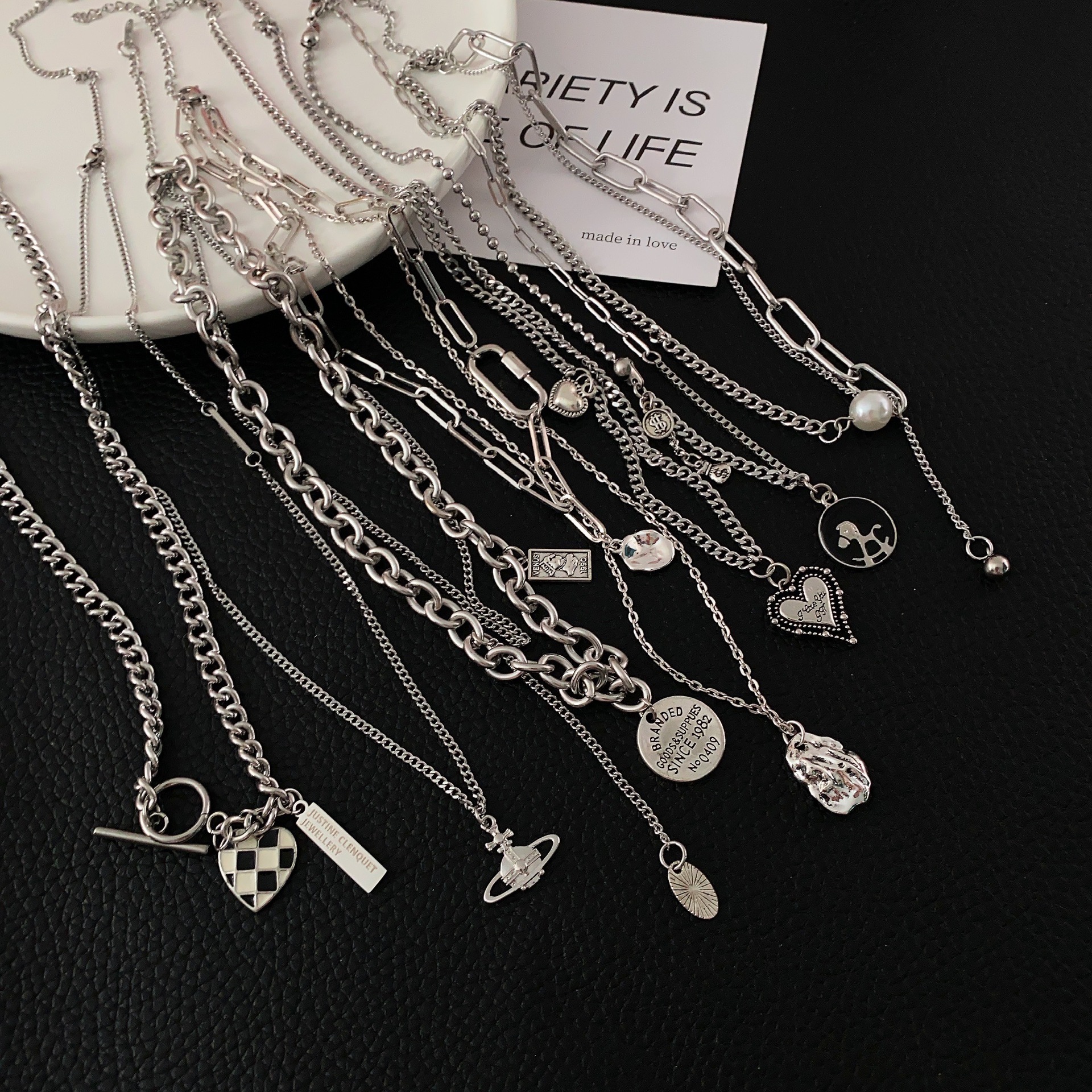 Trendy Hip-Hop Heart-Shaped Pendant Necklace Versatile Titanium Steel Decorative Sweater Chain Niche Personality Sweatshirt Chain for Men and Women
